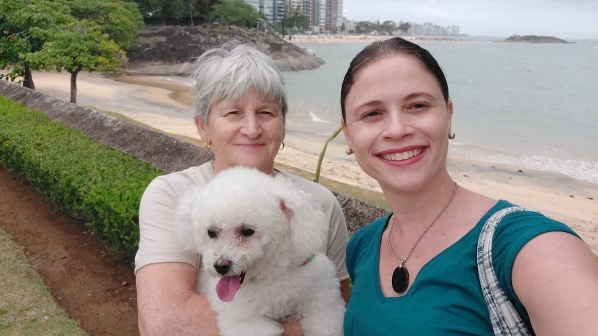 Priscila Guarnier da Costa e sua mãe com Kiara, que ficou internada e precisou de transfusão sanguínea