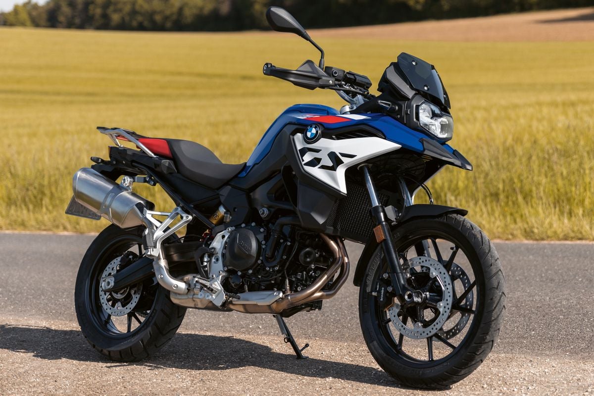 A nova F 800 GS vem de série com alarme antifurto, iluminação de LED e ajuste do pedal de câmbio por BMW/Divulgação