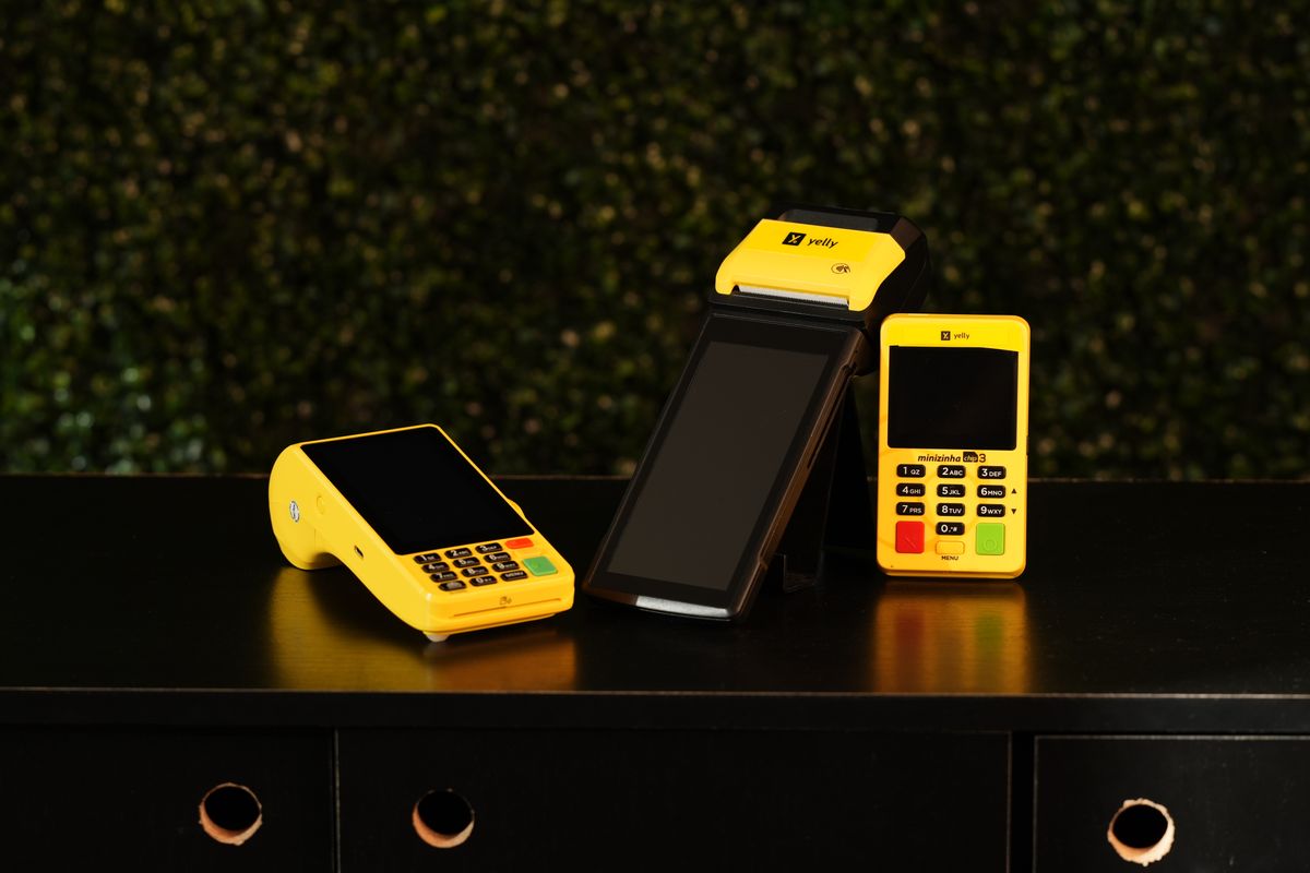 As três maquininhas da Yelly: Smart, Pro e Mini