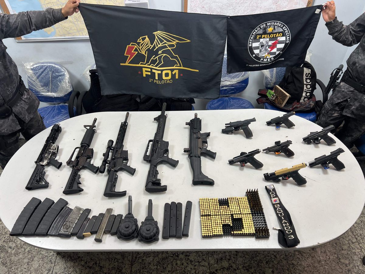 Armas apreendidas após madrugada de confronto no Morro do Jaburu, em Vitória