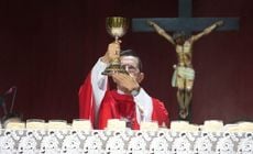 Prelado criticou, durante missa solene, projeto de lei que prevê multa de R$ 17 mil a quem der comida aos pobres em São Paulo