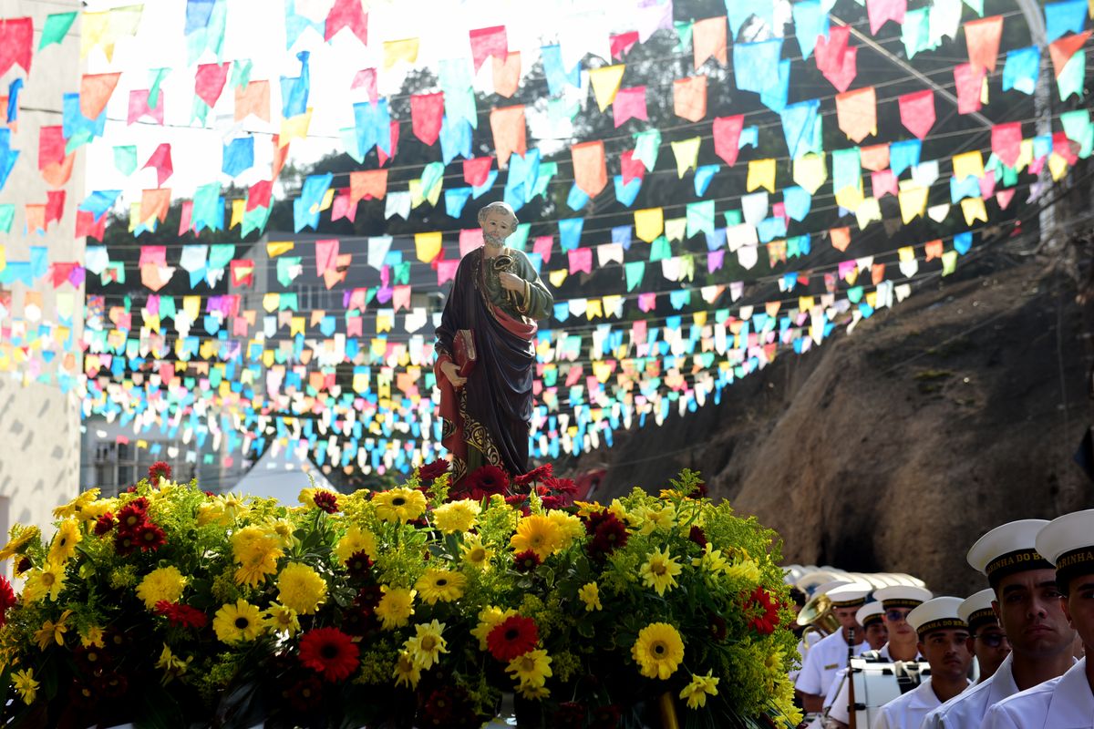 Festa de São Pedro: procissão maritima é marcada por devoção e fé