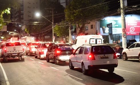 Mudança de sentido em rua próxima à Praça do Cauê provoca alterações no trânsito a partir de sábado (13)