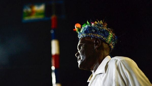 Poeta popular e autor de versos do Baile de Congo de São Benedito, o Quino, conta com o apoio e a solidariedade de fotógrafos capixabas