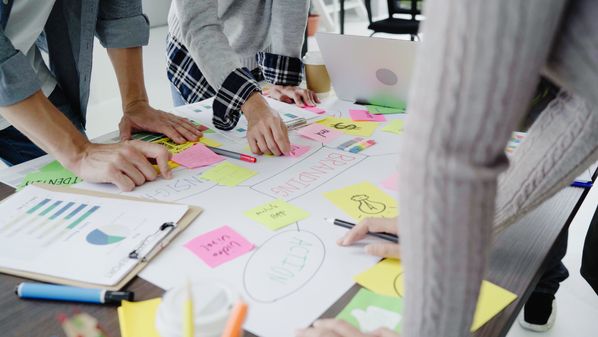 Muitas empresas têm métodos muito bem bolados e apoiados em indiscutível racionalidade. Nós também temos. Mas ouso confessar que muitas e muitas vezes não funcionam