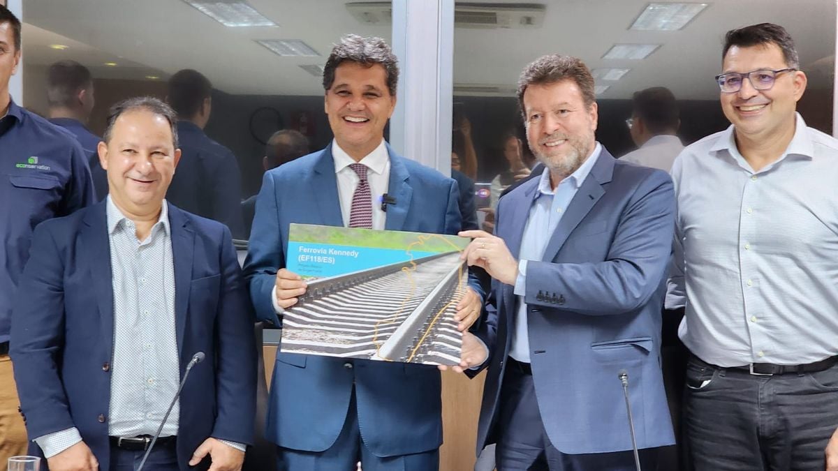 Entrega do projeto da EF-118 ao governo do ES