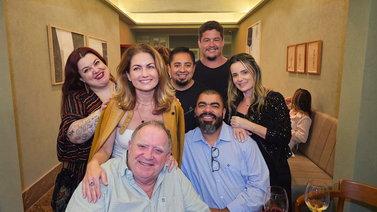 Juarez Campor,, João Luiz Mendes, Bia Brunow, Kamila Zamprogno, Pablo Pavon, Vinicius Cavalcante e Julia Faria 