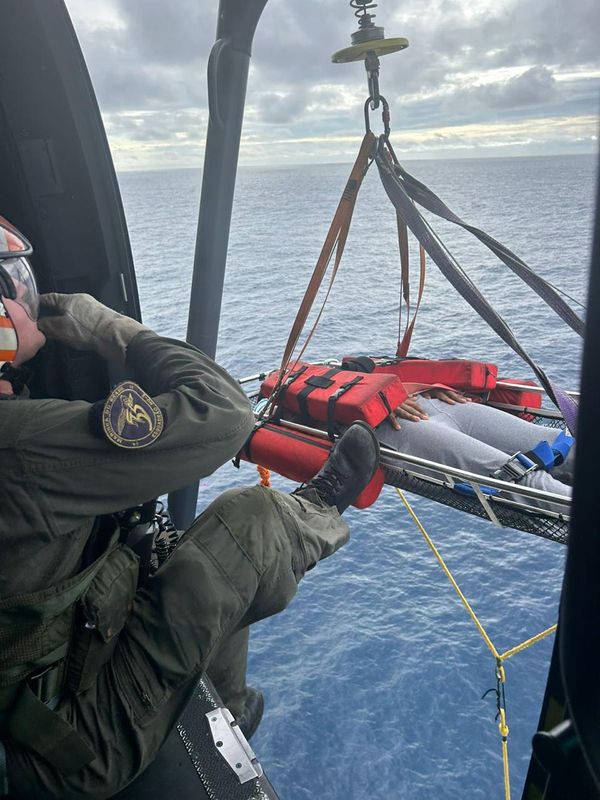 Marinha do Brasil realiza resgate em alto-mar na costa do ES