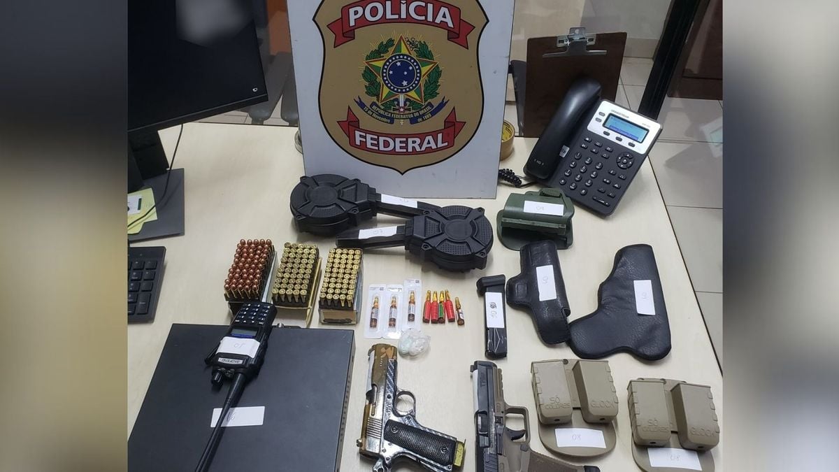 Armas, munições e drogas apreendidas em operação da PF em Vitória