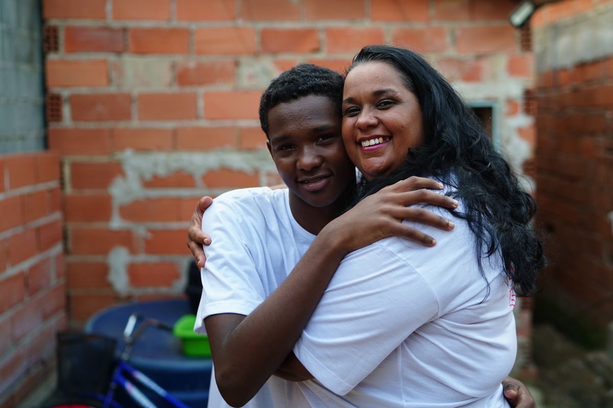 Keules Cristina dos Santos e seu filho Italo Adriano dos Santos Cardoso Fernandes por Vitor Jubini