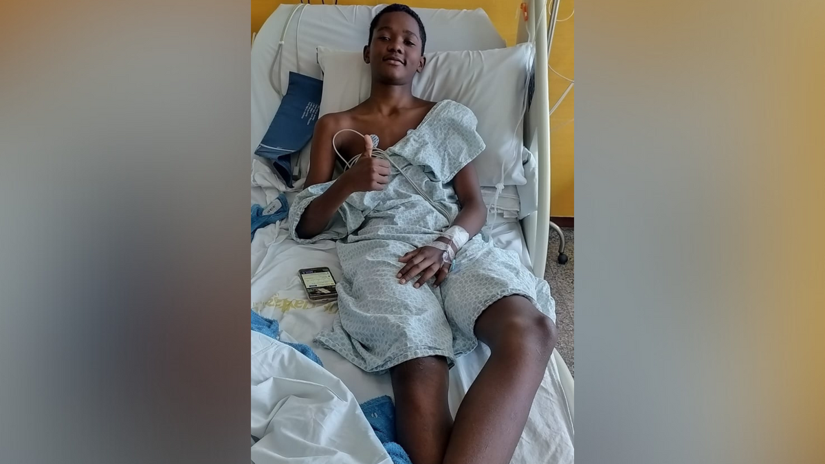 Keules Cristina e Ítalo no Hospital por Arquivo Pessoal