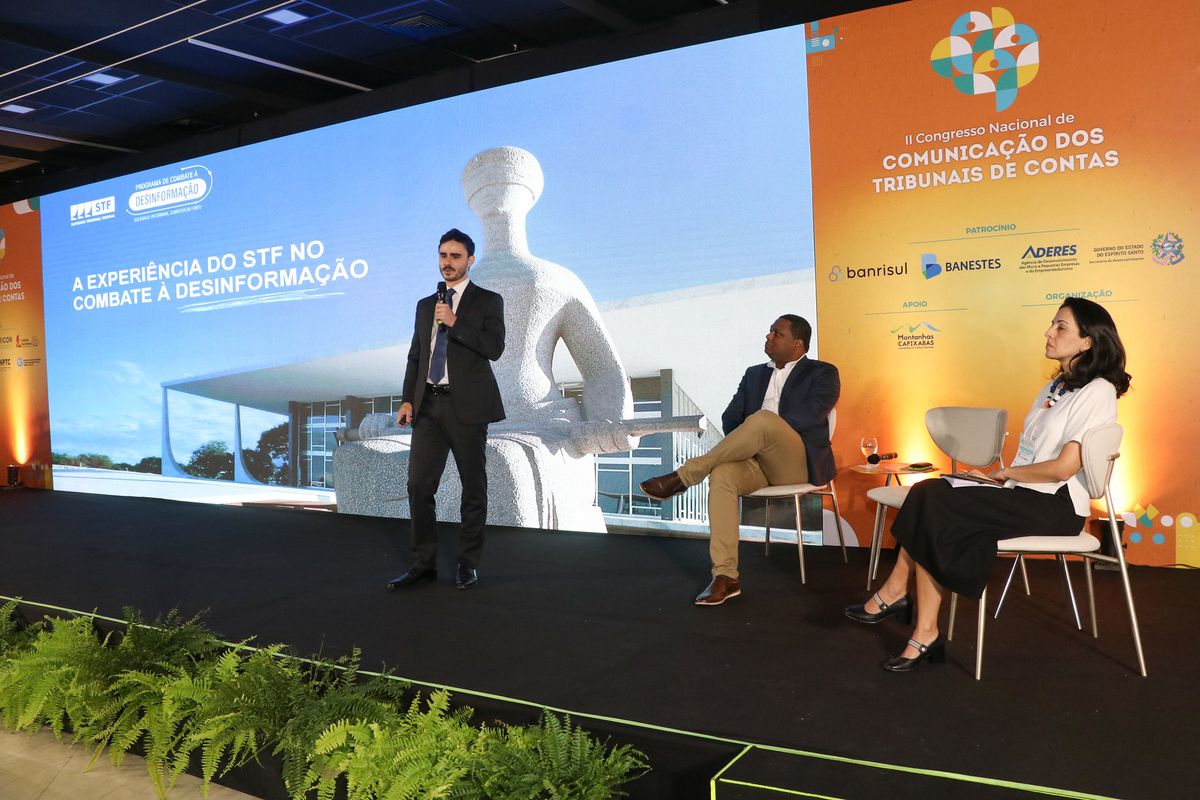 Victor Durigan, Geraldo Nascimento e Daniela Machado no II Congresso Nacional de Comunicação dos Tribunais de Contas.