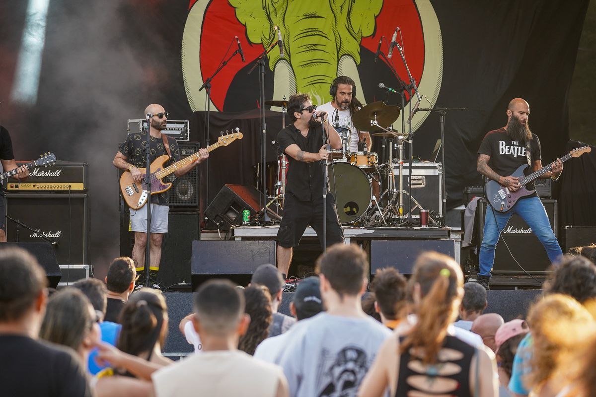 Projeto Prainha Vive, em Vila Velha. Show do cantor Metteoro por Vitor Jubini