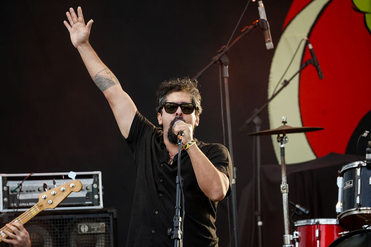 Projeto Prainha Vive, em Vila Velha. Show do cantor Metteoro por Vitor Jubini