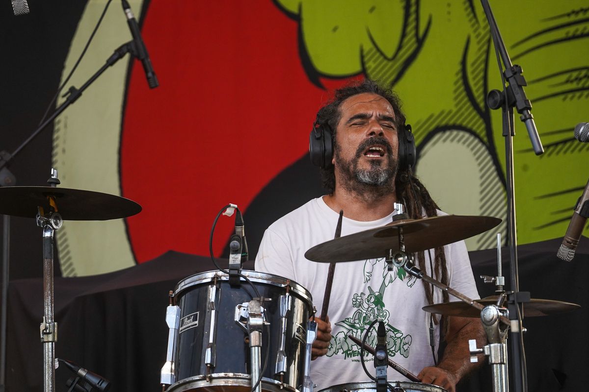 Projeto Prainha Vive, em Vila Velha. Show do cantor Metteoro por Vitor Jubini