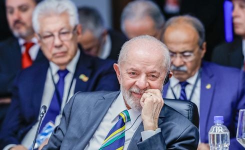 O presidente Luiz Inácio Lula da Silva, nas últimas semanas, tem dado aulas explícitas de populismo, superando os áureos tempos de Getúlio Vargas, considerado pela maioria dos historiadores como o criador da versão verde-amarela