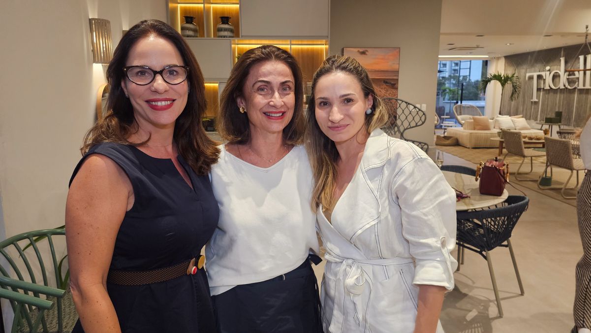 Juliana Amaral , Maria Teresa Nader e Ana Cristina Vervloet 