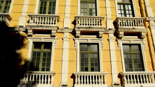 Como no resto do país e do mundo, o crime organizado instalara-se na máquina pública, porém de uma maneira diferente da que as pessoas imaginam