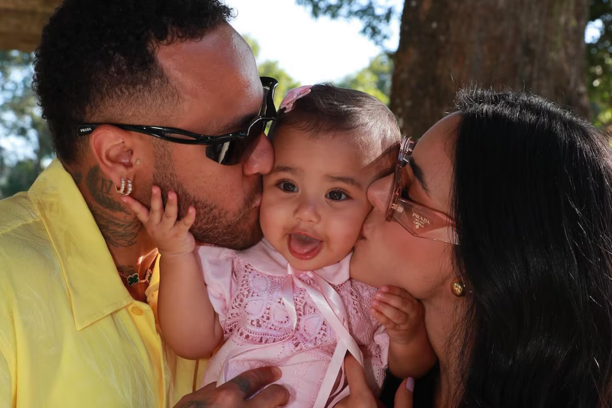 Filha de Neymar e Bruna Biancardi é consagrada na igreja evangélica 