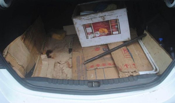 Porta-malas de táxi onde José Herculano Marques, 75, ficou preso