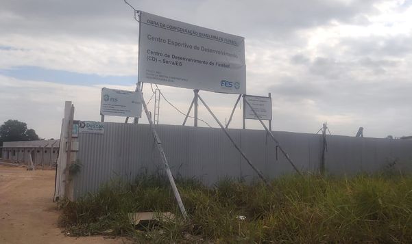 Obra do Centro de Desenvolvimento do Futebol da Serra, onde corpo foi encontrado