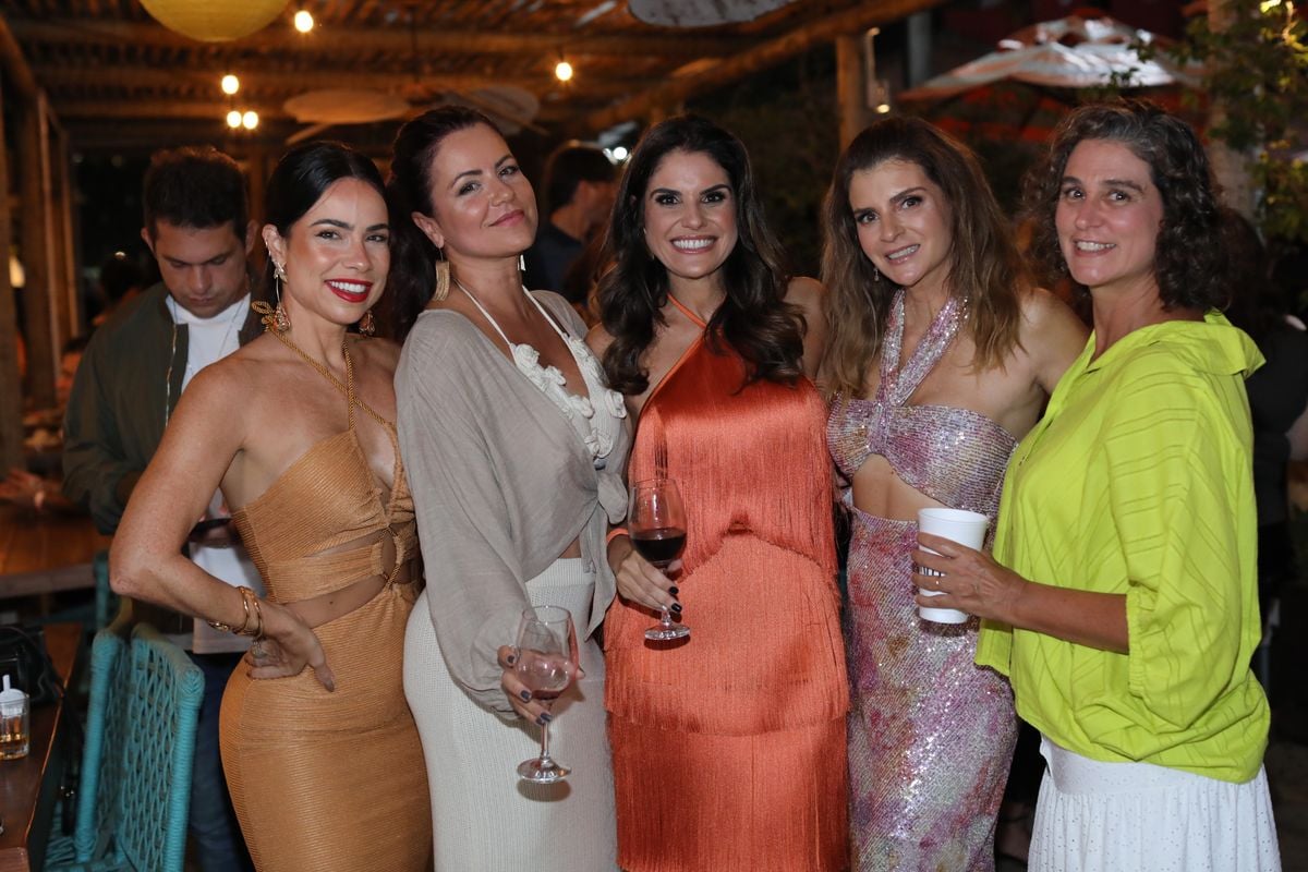 Karina Alcantara, Fatinha Abelha, Camila Resende, Camila Pitanga Salim e Flávia Salim 