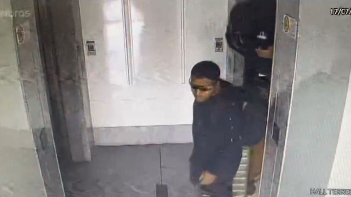 Criminosos deixam o prédio com mala e cofre em Vila Velha