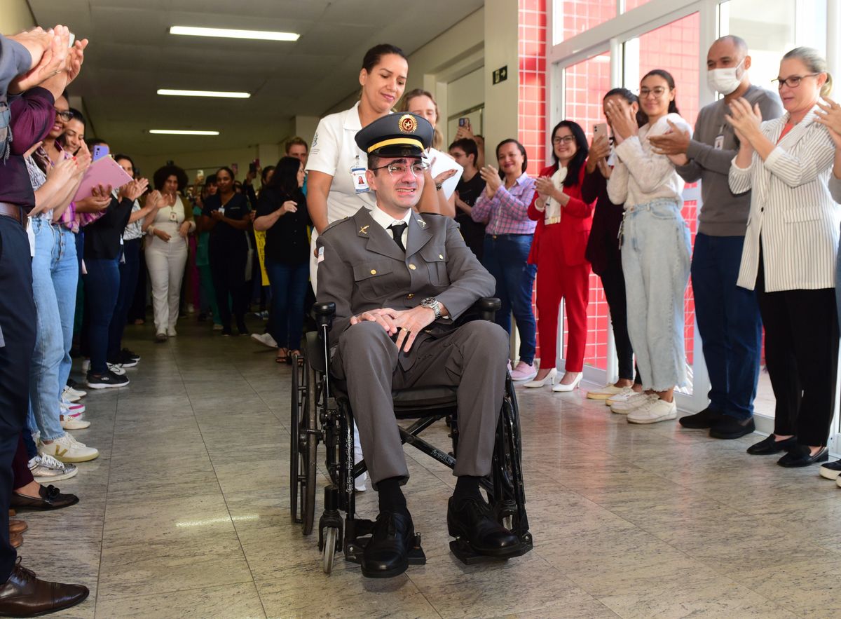 Alta do soldado da Polícia Militar Saimen Rodrigues, Hospital Jaime Navarro