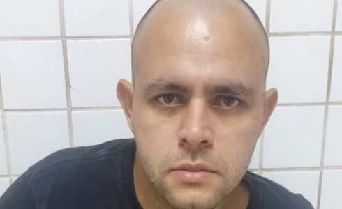 Polícia Militar recebeu denúncia anônima de que  João Barbosa Filho, de 37 anos, estaria escondido no bairro Hélio Ferraz, na Serra