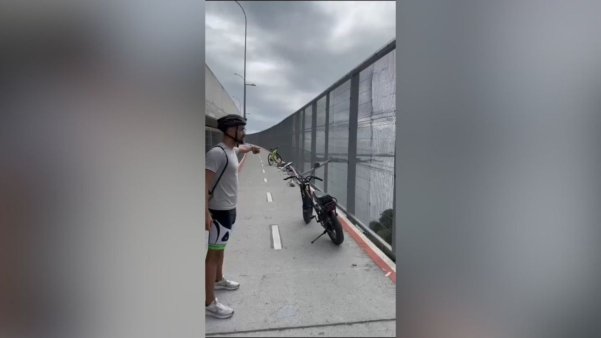 Ciclistas filmaram poste caído na ponte na manhã deste domingo (21)