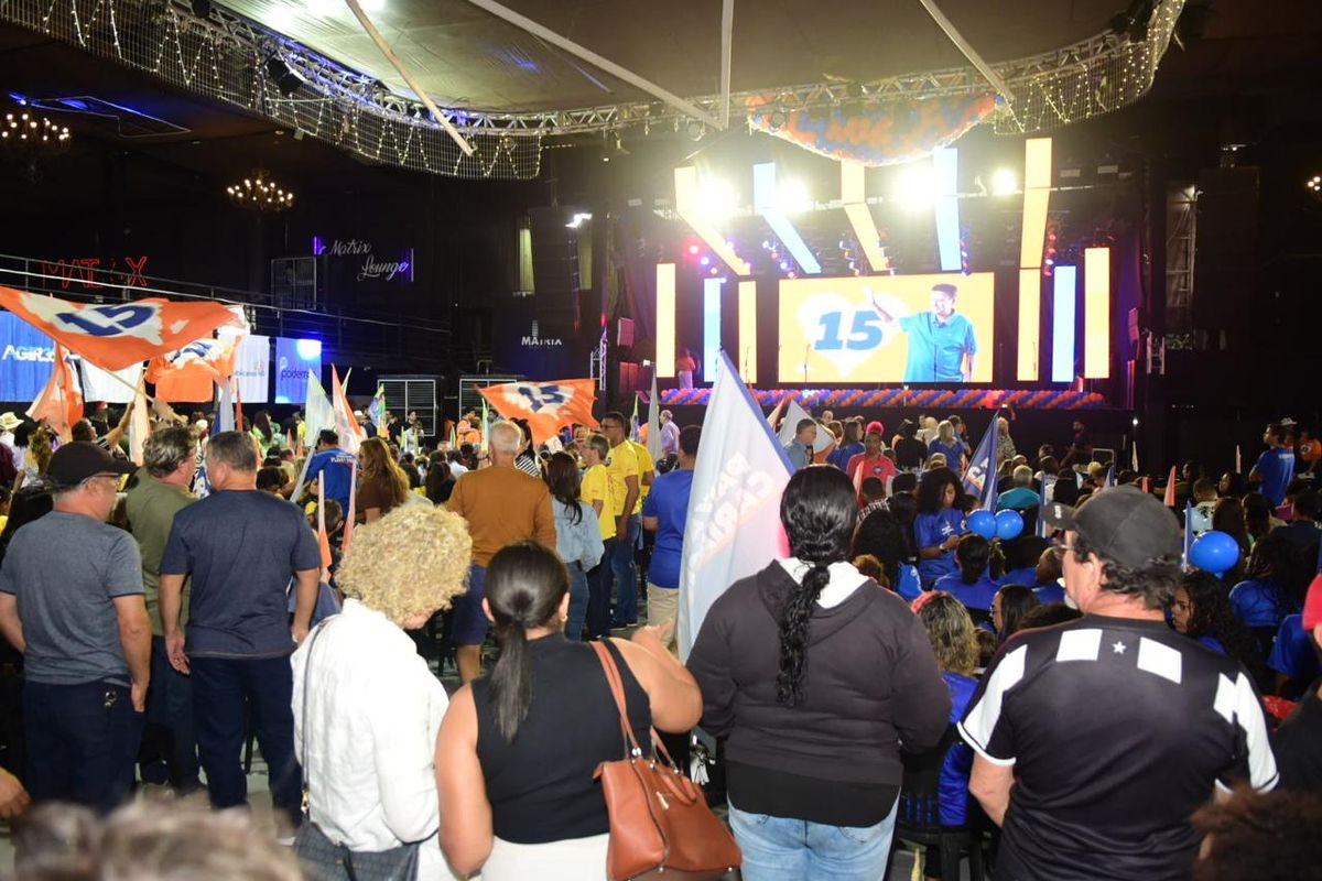 Convenção do MDB oficializa Euclério Sampaio como candidato à reeleição pela Prefeitura de Cariacica. Evento teve apoio do governador Renato Casangrande, do PSB, e formaliza Shymenne Benevicto como vice na chapa por Carlos Alberto Silva