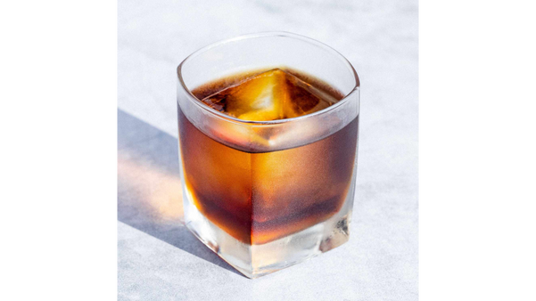 Experimente o black russian, drink rápido e fácil. Crédito: Divulgação