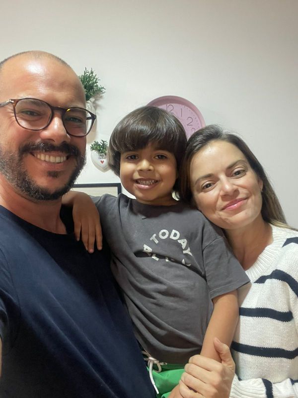 Maria Caroline com seu irmão Bruno Bortolotti e sobrinho Miguel, que também estão tentando obter a dupla cidadania
