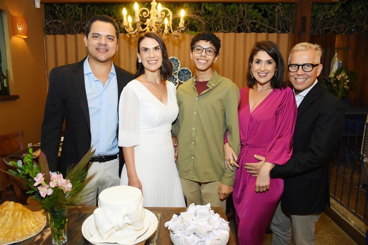 Os noivos Rodrigo de Paula e Roberta Rasseli Zanete, Ricardo Zanete Hees de Carvalho, Renata Rasseli e André Hees