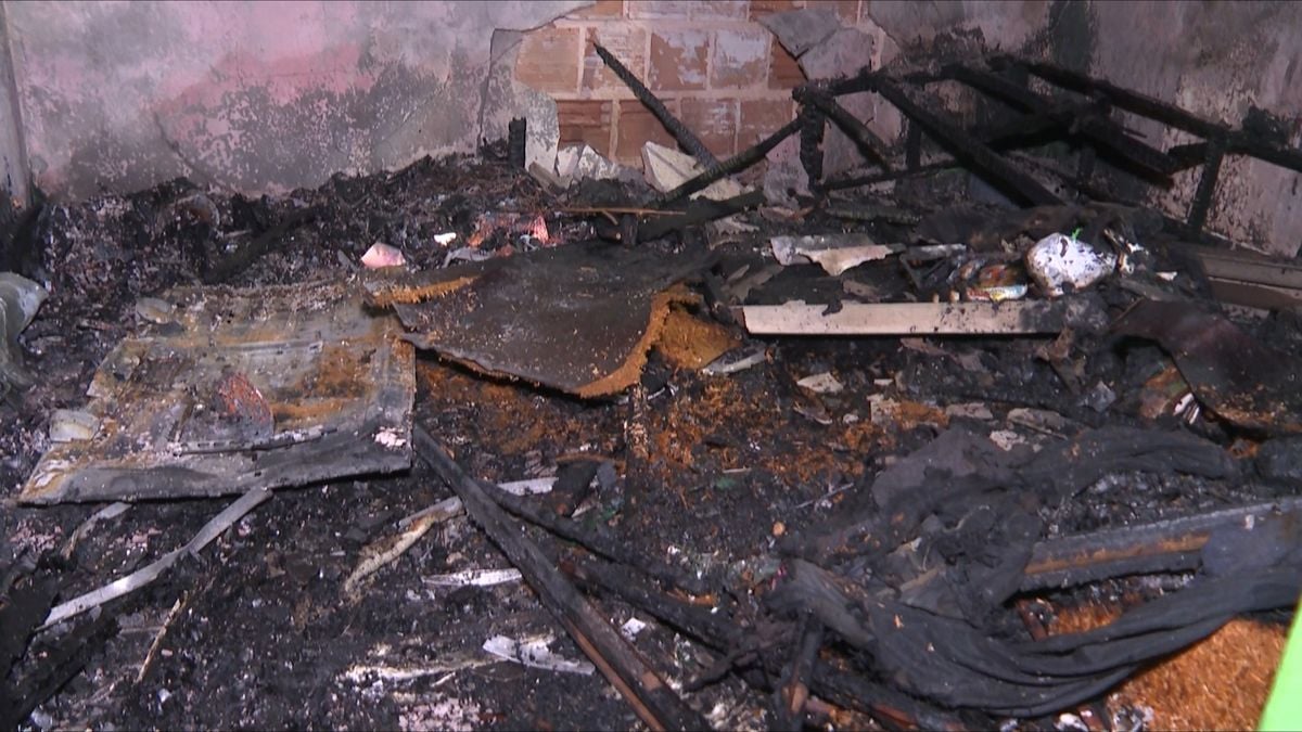 Casa pega em Vila Velha e morador perde tudo por Pablo Campos