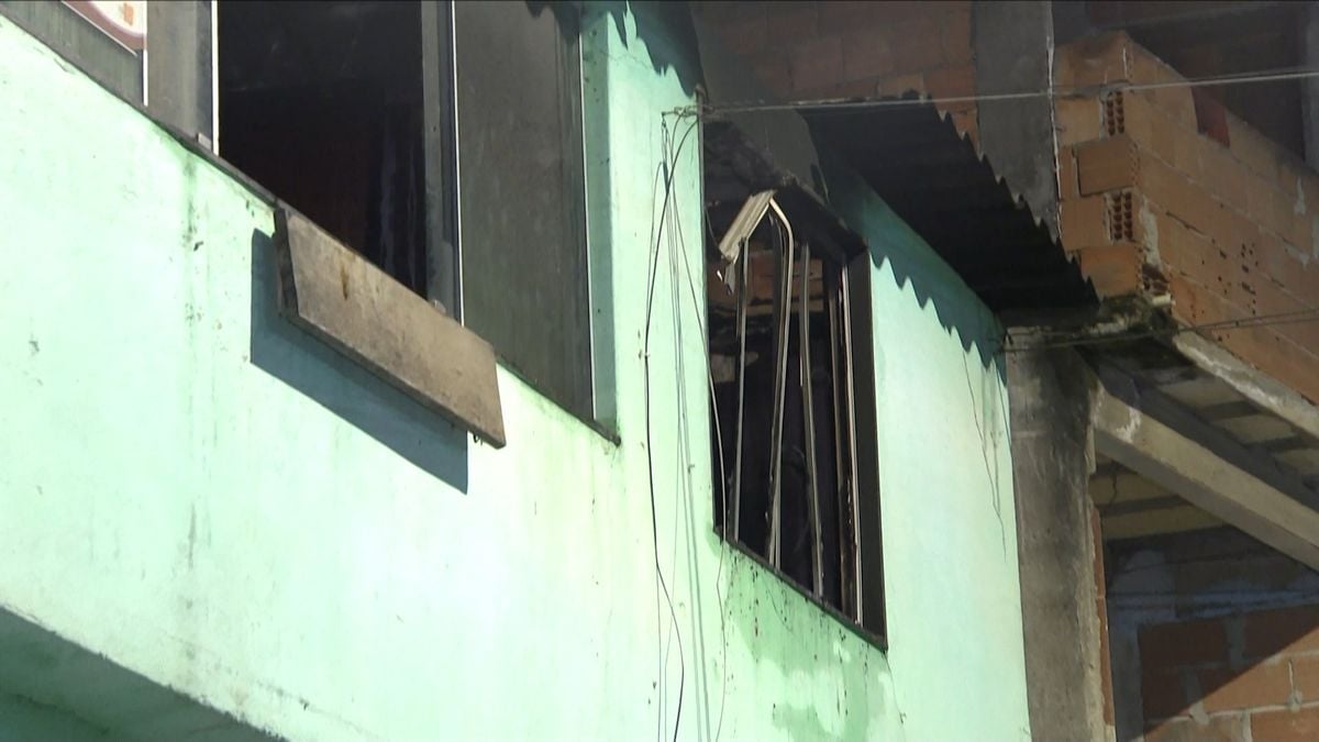 Casa pega em Vila Velha e morador perde tudo por Pablo Campos