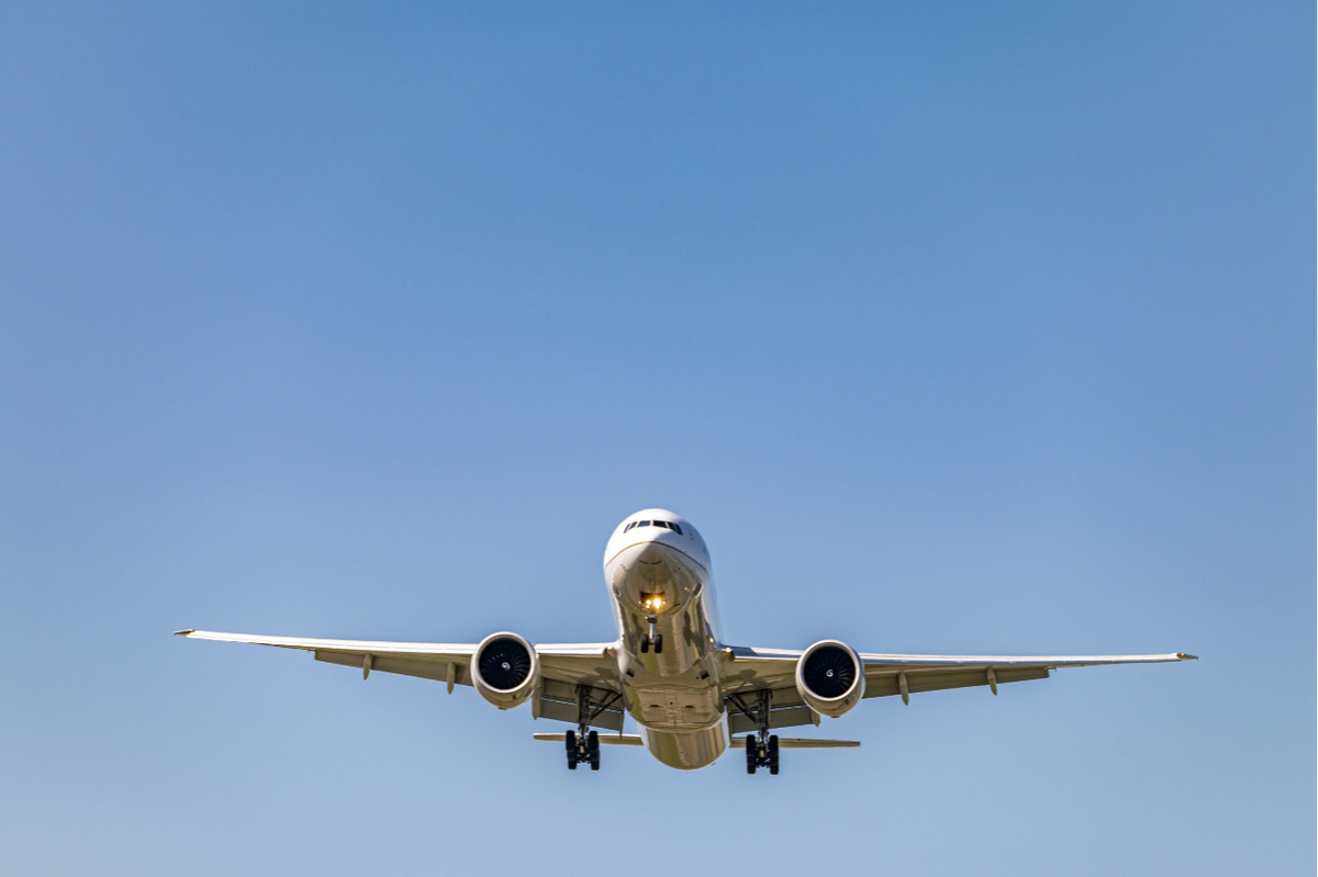 Companhias aéreas, avião, voo, aeroporto