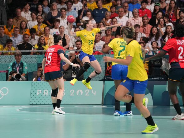 Brasil estreia com vitória sobre a Espanha no handebol feminino em Paris por Vitor Jubini / A Gazeta