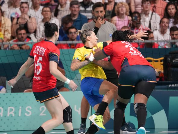 Brasil estreia com vitória sobre a Espanha no handebol feminino em Paris por Vitor Jubini / A Gazeta