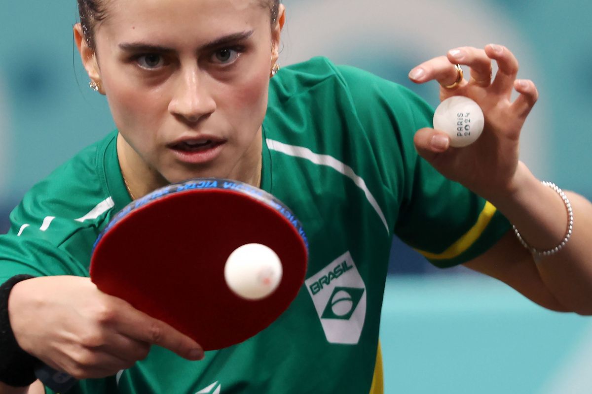 Bruna Takahashi durante treino da equipe do Brasil.