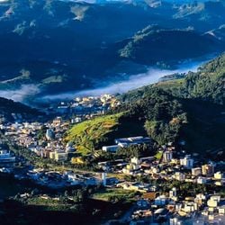 Festa de emancipação da cidade, realizada com verba pública, tem entrada à venda por R$ 40 (inteira). Nas redes sociais, moradores criticam a cobrança