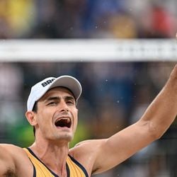 O capixaba retornou às quadras após um período sabático e oficializou a dupla com Renato para a próxima temporada