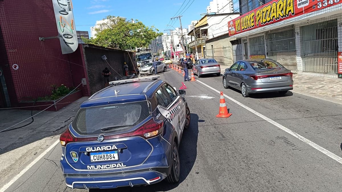 A Guarda Municipal sinalizou o local do acidente e deu fluidez ao trânsito