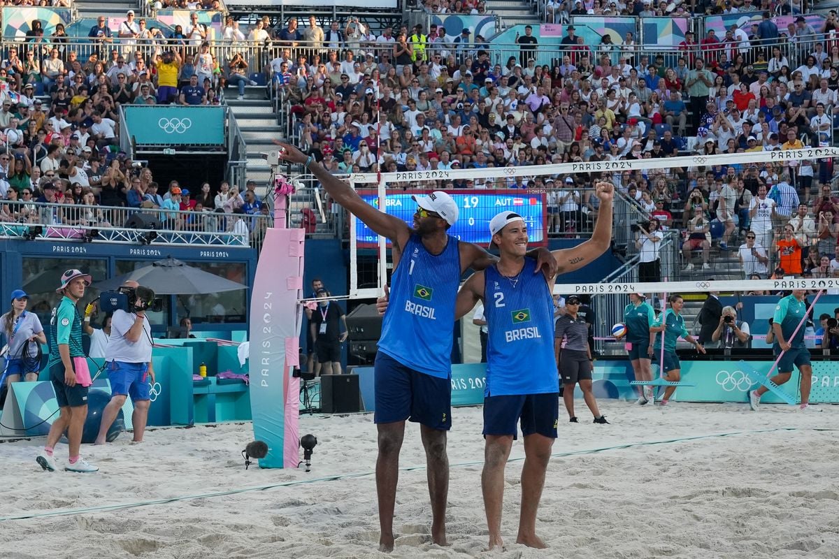 A dupla brasileira Evandro/Arthur vence os austríacos Horst e Horl no Eiffel Tower Stadium