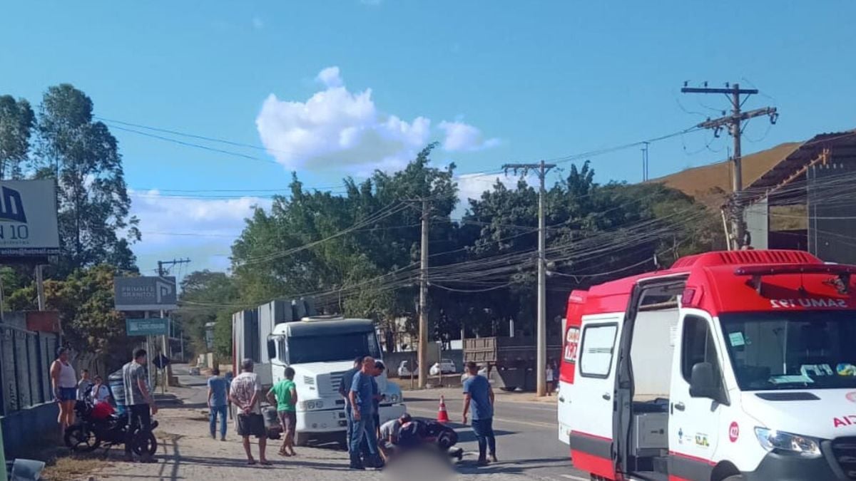 Motorista de caminhão desce para abrir portão e é atropelado por motocicleta em Cachoeiro