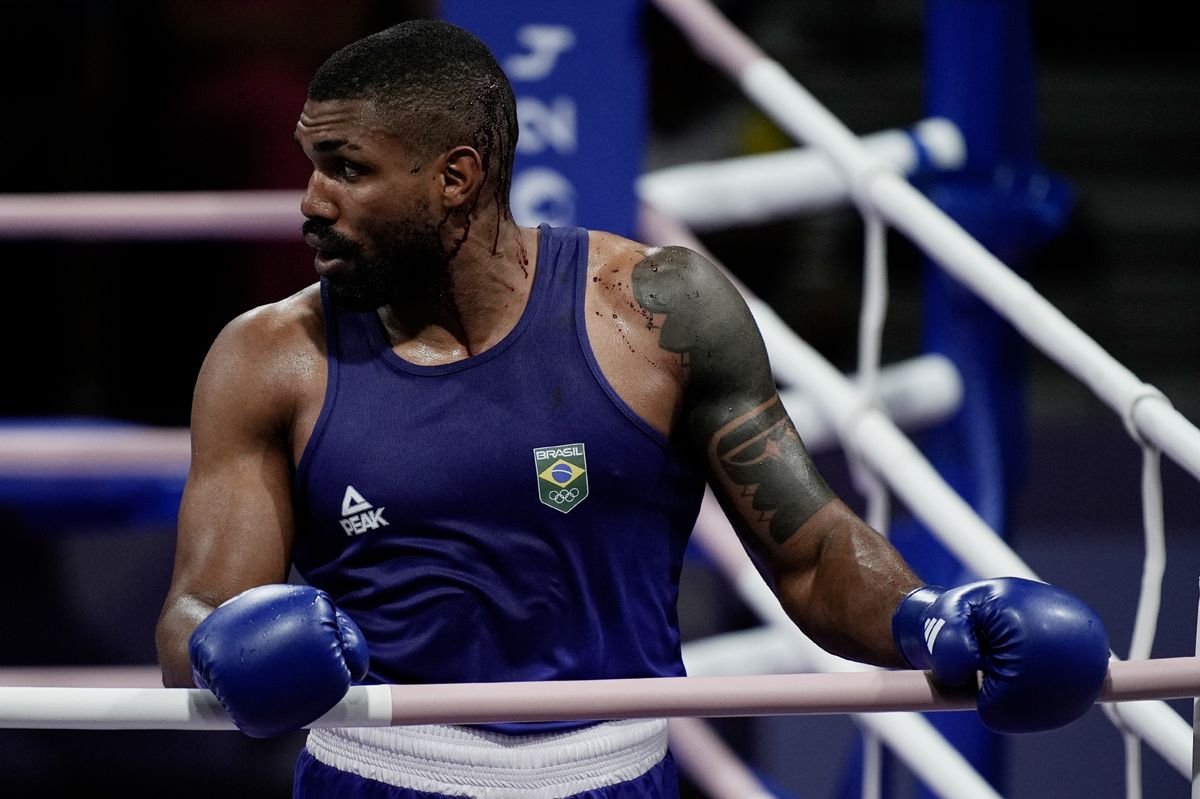 Abner Teixeira perdeu para o equatoriano Gerlon Congo pelas oitavas de final do boxe masculino na categoria peso-super-pesado (acima de 92kg). Foto: Alexandre Loureiro/COB