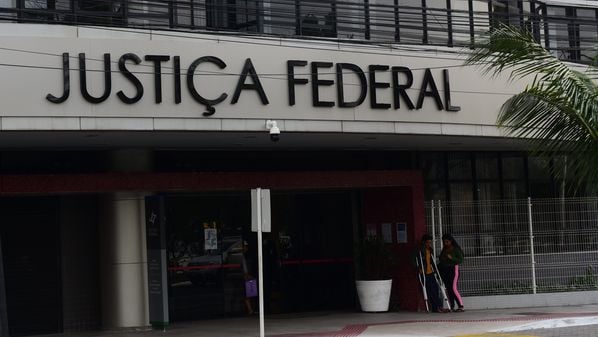 Segundo denúncia do MPF, o grupo teria se associado, juntamente ao então prefeito Daniel da Açaí, para cometer crimes ligados a contratos com o uso de verbas federais