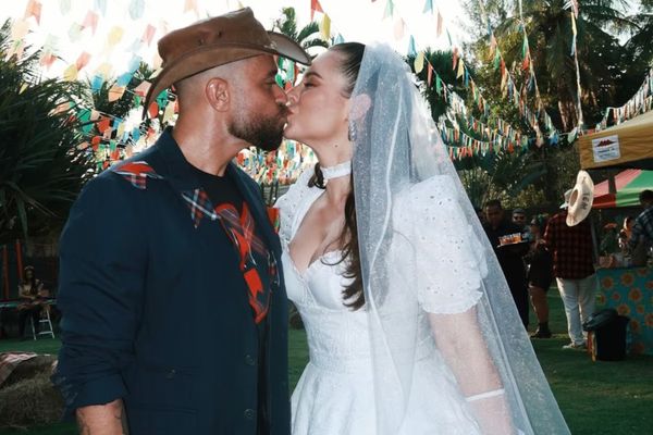 Paolla Oliveira e Diogo Nogueira se 'casam' em clima de festa junina