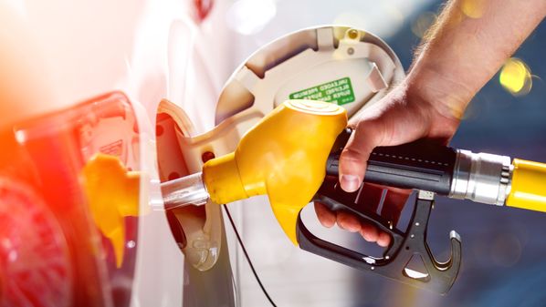 Gasolina e diesel iniciaram o ano com elevadas defasagens e as bombas já refletem alta nos custos de importações e no preço de venda da maior refinaria privada brasileira