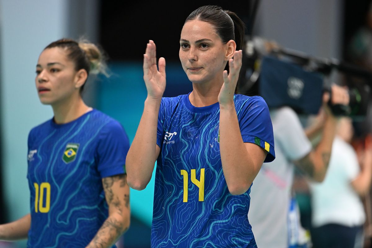 Ana Cláudia Bolzan durante partida de handball entre Brasil e Holanda nas Olimpíadas de Paris 2024 por Vitor Jubini